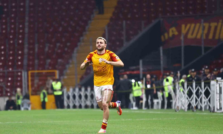 Son Gelişme: Galatasaraylı Barış Alper Yılmaz, taraftar çağrısına kayıtsız kalmayıp sahaya döndü