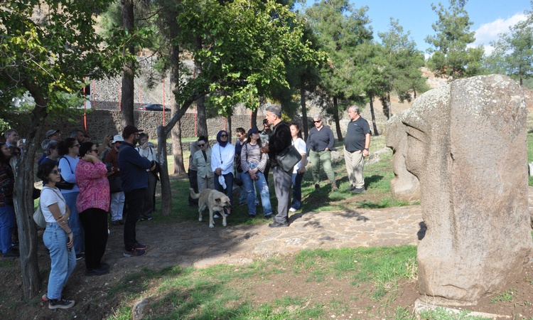 Son Gelişme: Gaziantep'te 8 ülkeden 40 arkeolog Yesemek'teki heykel atölyesini inceledi ve Merak Edilenler