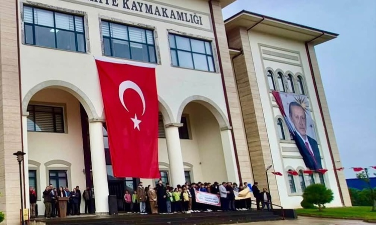 Son Gelişme: Gaziantep'te İslahiye ve Nurdağı'nda 29 Ekim Cumhuriyet Bayramı çelenkleri sunuldu ve Merak Edile
