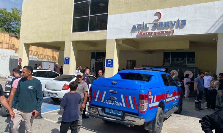 Son Gelişme: Gazipaşa'da iş makinesinde sıkışan 15 yaşındaki çocuk yaralandı, 2 kişi hakkında tutuklama kararı
