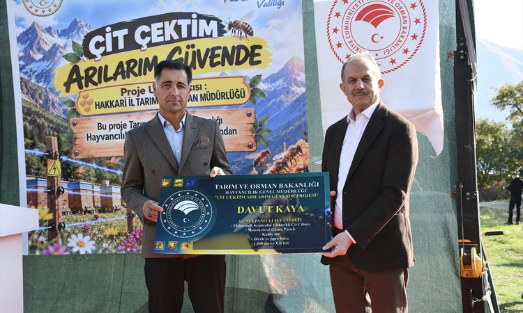 Son Gelişme: Hakkari'de arıcılara yabani hayvanlara karşı elektrikli tel çit dağıtıldı - Son Dakika Bilgileri