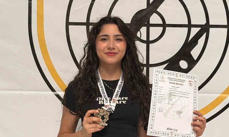 Son Gelişme: Hale Derya Eroğlu, Mersin'deki kupada altın madalya kazanıp Türkiye rekorunu yeniledi