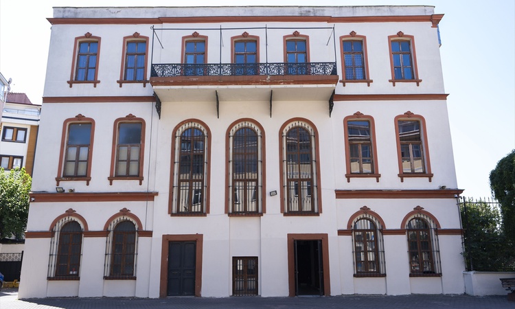 Son Gelişme: Haliç'teki Hoca İshak Efendi İmam Hatip Ortaokulu 1912'den bu yana öğrenci ağırlıyor: Gelişmeler