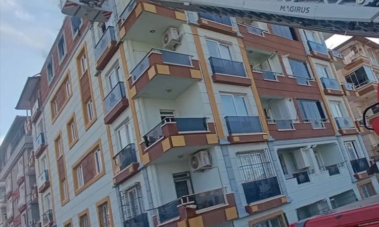 Son Gelişme: Hatay Antakya'da 5 katlı apartmanın son katındaki dairede yangın söndürüldü: Gelişmeler Takip Edi