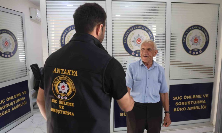 Son Gelişme: Hatay'da evlilik vaadiyle 75 yaşındaki adamı 170 bin TL dolandıran 4 şüpheli yakalandı | İşte Tüm
