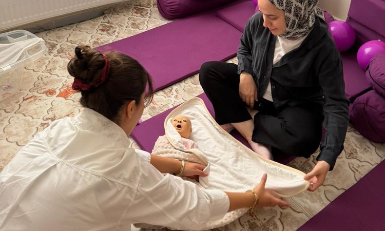 Son Gelişme: Hisarcık’ta "Her Gebeye Bir Ebe" uygulamasıyla annelik yolculuğu yakından takip ediliyor ve Merak