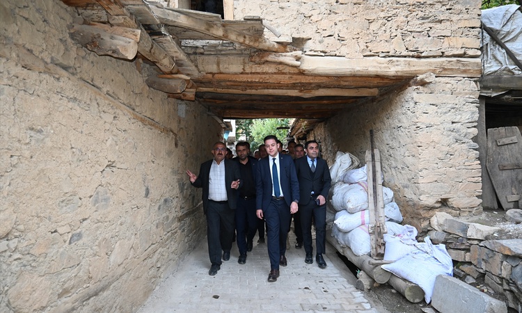 Son Gelişme: Hizan Kaymakamı Öztürk, köylerde inceleme yapıp okulları ziyaret etti ve Merak Edilenler