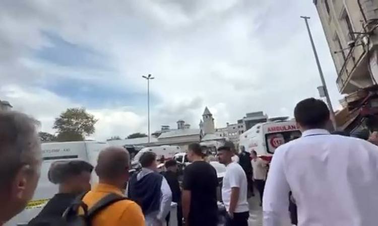 Son Gelişme: İstanbul Fatih ilçesi Sofçuhan İşhanı içinde bir döviz bürosunda çıkan silahlı kavgada 2 kişi hay