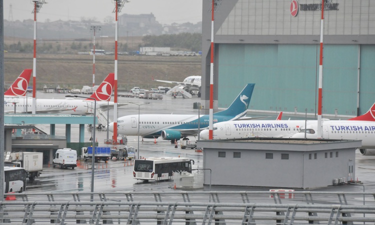 Son Gelişme: İstanbul Havalimanı'nda haczedilen Caspian Airlines uçağı apronda bekliyor - Son Dakika Bilgileri
