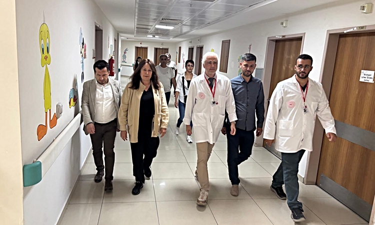 Son Gelişme: İYİ Partili Sunat, Manisa saldırısı sonrası yaralı öğrencileri hastanede ziyaret etti