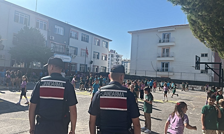Son Gelişme: İzmir’de okul çevrelerinde jandarmadan sıkı denetim: Bin 84 personel görev aldı ve Merak Edilenle