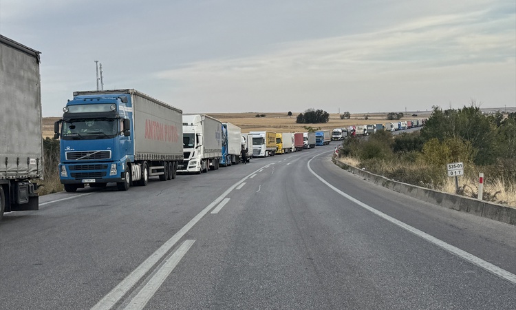 Son Gelişme: Kapitan Andrevo'daki yenileme, Hamzabeyli'de 30 kilometrelik tır kuyruğu oluşturdu ve Merak Edile