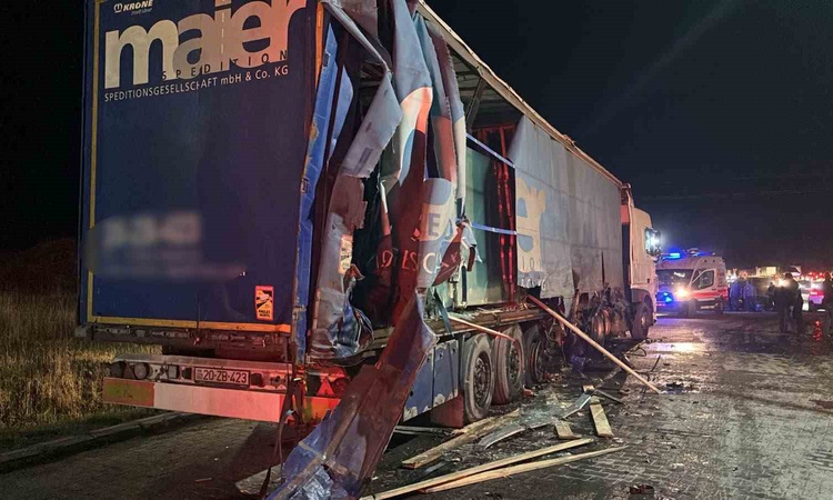 Son Gelişme: Karabük Eskipazar'da kamyon park halindeki iki araca çarptı, 3 kişi yaralandı ve Merak Edilenler