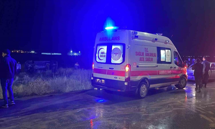 Son Gelişme: Karaman'da yağmur nedeniyle kayganlaşan yolda takla atan aracın sürücüsü yaralandı ve Merak Edile