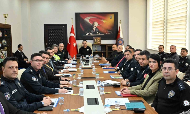 Son Gelişme: Kars İl Emniyet Müdürü Tombul, 2026-2027 okul güvenliği tedbirlerini görüştü
