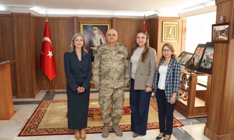 Son Gelişme: Kars Kızılay Şubesi, Jandarma Komutanı Coşkun'a hayırlı olsun ziyaretinde bulundu: Gelişmeler Tak