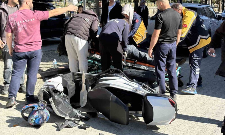 Son Gelişme: Kastamonu Tosya'da motosiklet otomobile çarptı, yaralanan sürücü hastaneye kaldırıldı