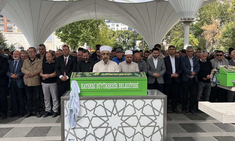 Son Gelişme: Kayseri Hacılar'da babasının kucağındayken üzerine kaya düşen çocuk toprağa verildi: Gelişmeler T