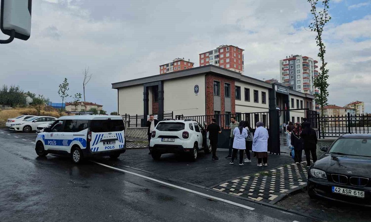Son Gelişme: Kayseri Melikgazi'de oyuncak silahı okula doğrultan şahıs yakalanarak gözaltına sevk edildi | İşt
