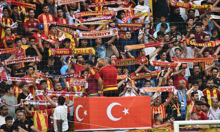 Son Gelişme: Kayserispor Taraftarı Yalnız Bırakmadı: 8 Bin 200 Kişi Tribündeydi: Gelişmeler Takip Ediliyor