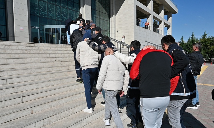 Son Gelişme: Kırıkkale'de narkotik ve fuhuş soruşturmasında 29 şüpheli yakalanarak gözaltına sevk edildi