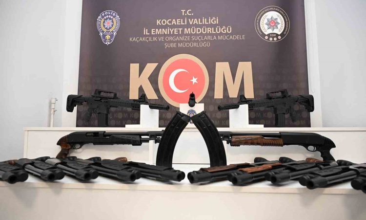 Son Gelişme: Kocaeli Körfez'de KOM ekiplerince 25 yivsiz av tüfeği ele geçirildi, 2 şüpheli yakalandı