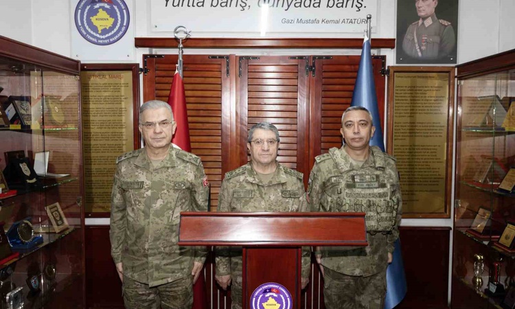 Son Gelişme: Kosova'daki törenle KFOR komutası Tümgeneral Ulutaş'tan Vergori'ye devredildi