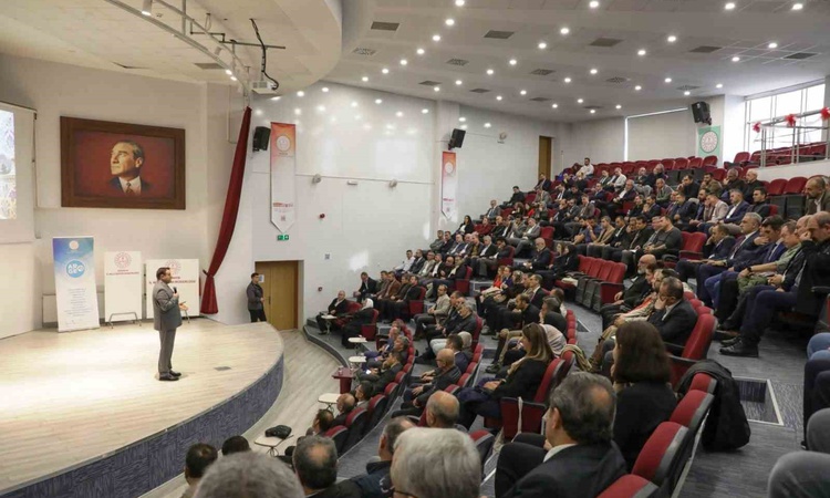 Son Gelişme: Kütahya'da 2026-2027 döneminde uygulanacak 43 Adım Projesi okul müdürlerine anlatıldı: Gelişmeler