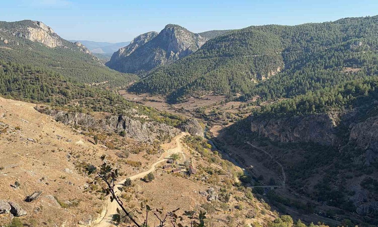Son Gelişme: Kütahya Emet'te Eğrigöz Kalesi ve 7,6 kilometrelik İki Taş Kanyonu ilgi çekiyor ve Merak Edilenle
