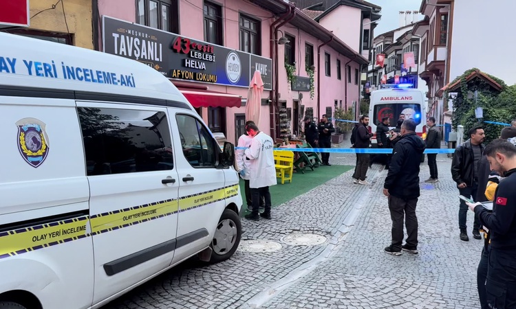 Son Gelişme: Kütahya'da işlettiği dükkanda bıçaklanan iki çocuk annesi öldü, zanlı yakalandı. - Son Dakika Bil