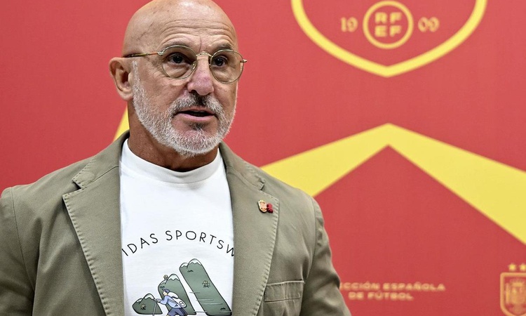 Son Gelişme: Luis de la Fuente kimdir? Johan Cruyff Ödülü'nü alan İspanya hocası hangi kupaları kazandı? | İşt