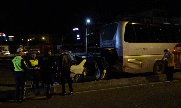 Son Gelişme: Malatya'da arızalı yolcu otobüsüne çarpan otomobilde 1'i ağır 3 kişi yaralandı | İşte Tüm Ayrıntı