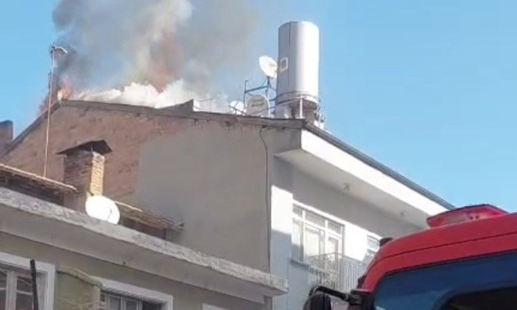 Son Gelişme: Malatya Battalgazi'de apartman çatısında çıkan yangın söndürüldü | İşte Tüm Ayrıntılar