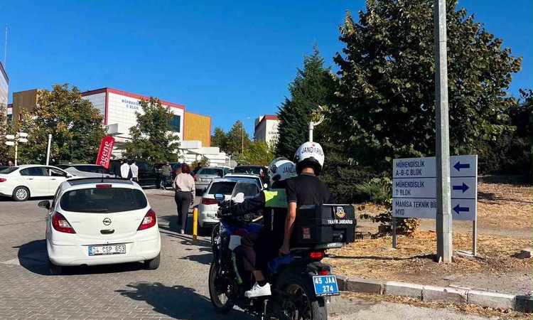 Son Gelişme: Manisa'da kimliğini yurtta unutan KPSS adayına jandarma motosiklet timleri yetişti | İşte Tüm Ayr