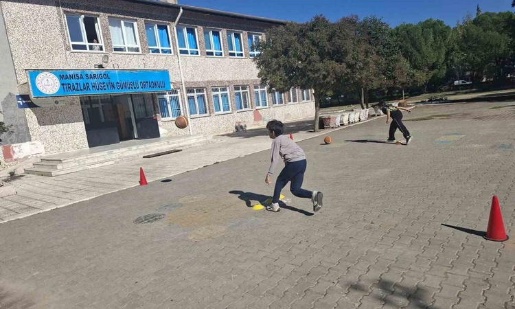 Son Gelişme: Manisa Sarıgöl'de Milli Eğitim müdürleri geleneksel çocuk oyunları etkinliğini izledi ve Merak Ed