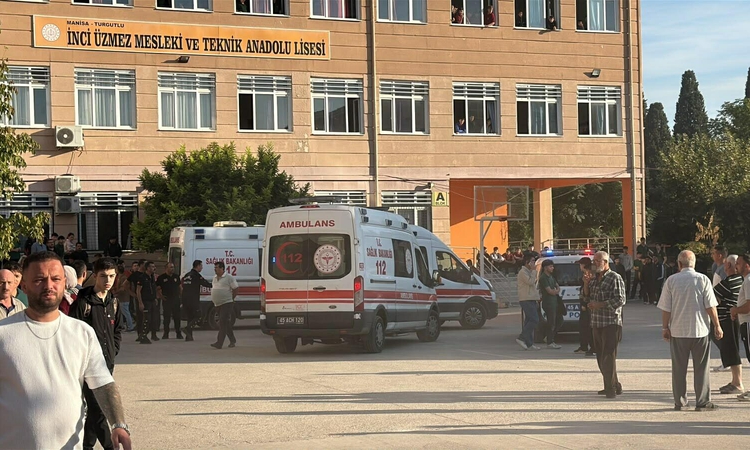 Son Gelişme: Manisa Turgutlu'da lise önünde av tüfeğiyle ateş açıldığı bildirildi, yaralılar var | İşte Tüm Ay