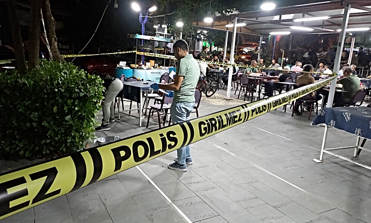 Son Gelişme: Manisa Yunusemre'de çay bahçesinde ateş açan Y.C., seken kurşunlarla S.K.'yi yaraladı