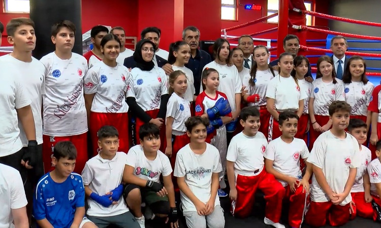 Son Gelişme: MEB Bakanı Tekin, Bağcılar'daki Göztepe Spor Kompleksi'nde sporcularla sohbet etti: Gelişmeler Ta
