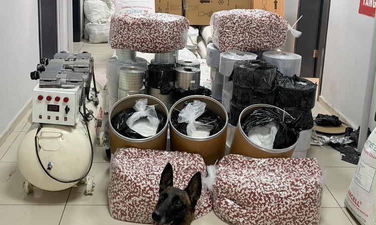 Son Gelişme: Mersin'de 100 kilo sentetik ecza ham maddesi ve 1 ton 100 kilo katkı ele geçirildi - Son Dakika B