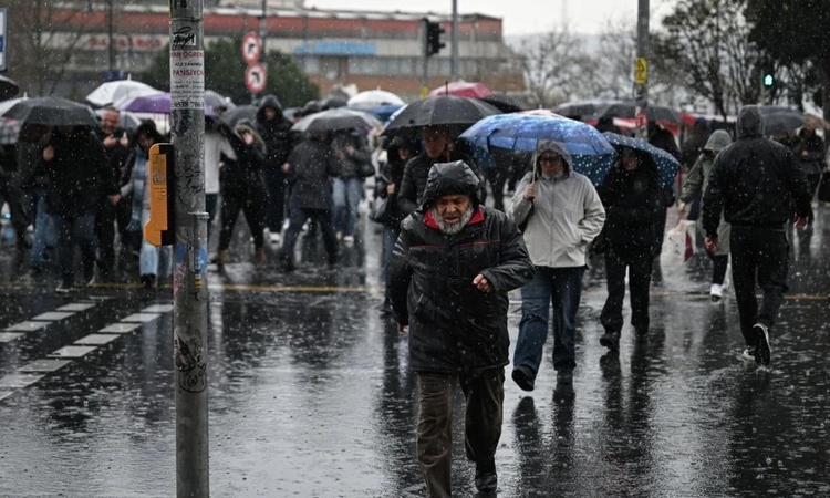 Son Gelişme: Meteoroloji'den İstanbul dahil 20 ile sarı kodlu uyarı! Sağanak ve fırtına geliyor ve Merak Edile