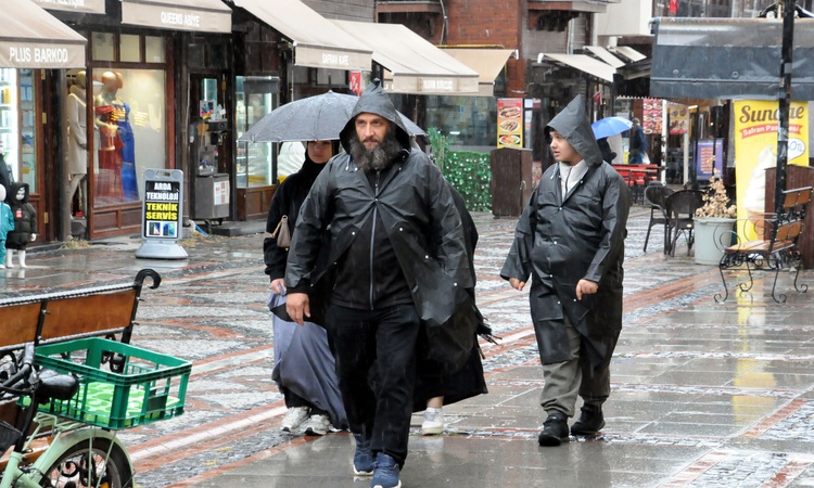 Son Gelişme: MGM'nin Trakya uyarısının ardından Edirne'de sağanak su birikintilerine yol açtı: Gelişmeler Taki