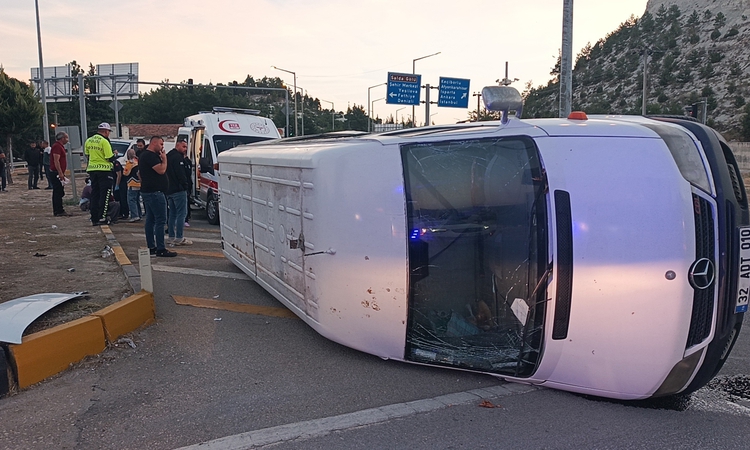 Son Gelişme: Minibüsler çarpıştı, 10 tarım işçisi yaralandı: Gelişmeler Takip Ediliyor
