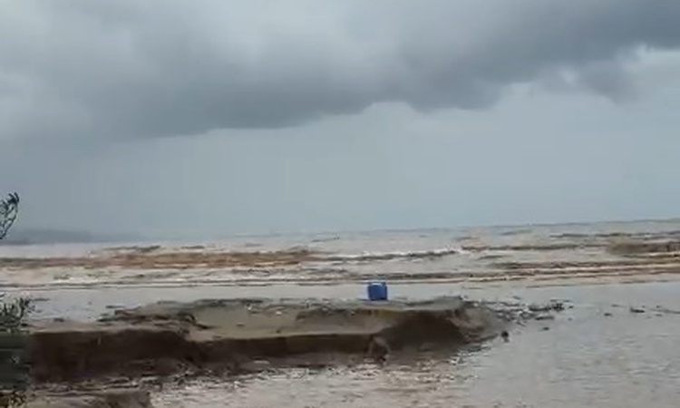 Son Gelişme: Mudanya'da sağanak su taşkınlarına yol açtı, mahsur kalan 4 kişi kurtarıldı ve Merak Edilenler