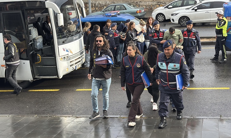 Son Gelişme: Nevşehir merkezli fuhuş operasyonunda 11 şüpheli hakkında tutuklama kararı verildi, 16 kadın kurt
