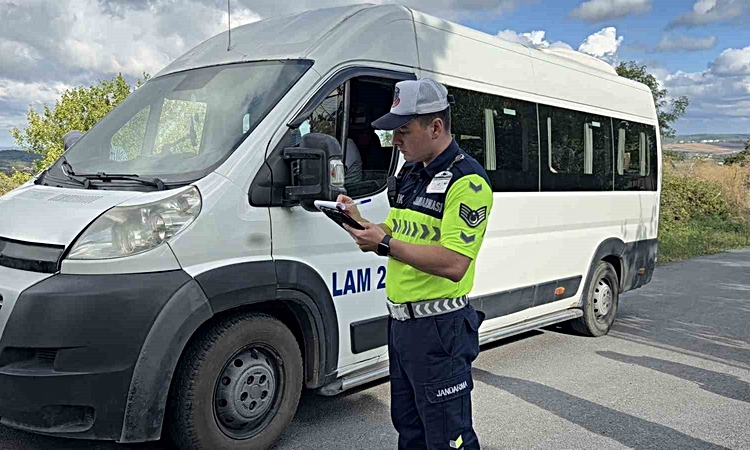 Son Gelişme: Okulların ilk gününde jandarmadan servis araçlarına sıkı denetim | İşte Tüm Ayrıntılar
