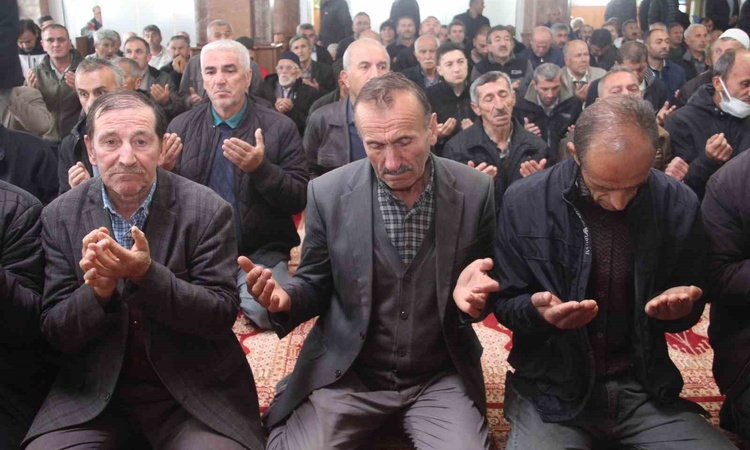 Son Gelişme: Ordu Gölköy'de fındık üreticileri cuma öncesi güneş duası yaptı