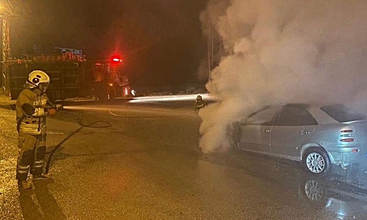 Son Gelişme: Payas’ta otomobilin motorundan alevler artış grafiği çizdi | İşte Tüm Ayrıntılar
