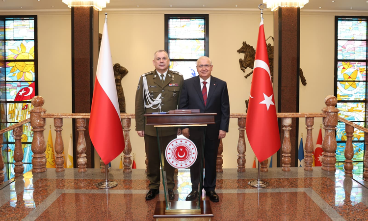 Son Gelişme: Polonya Genelkurmay Başkanı Kukula, Ankara'da Bakan Güler tarafından kabul edildi: Gelişmeler Tak