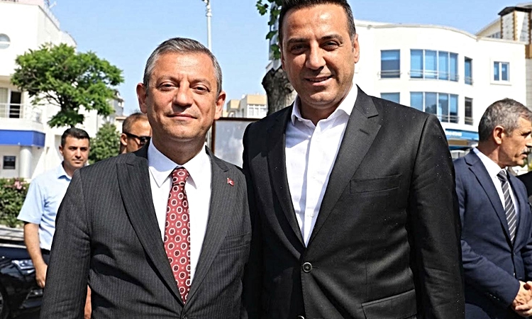 Son Gelişme: Rozeti takacağı tarih verildi: CHP'li Çiğli Belediye Başkanı Onur Emrah Yıldız AK Parti'ye geçiyo