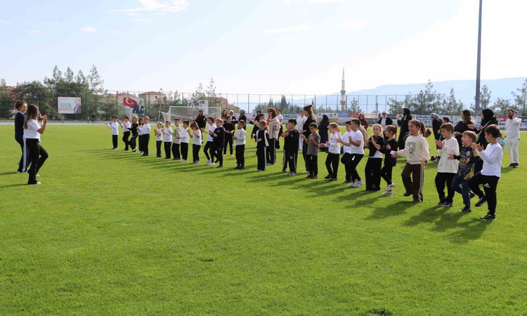Son Gelişme: Safranbolu'da 2. sınıf öğrencileri aileleriyle geleneksel oyunlar oynadı: Gelişmeler Takip Ediliy
